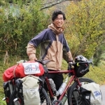愛車「ＲＩＳＥ」とともに旅に出る前渕直也さん＝三田市小野