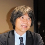 「ＫＨＪ全国ひきこもり家族会連合会」で報告した九州大学大学院の加藤隆弘准教授＝１１月５日、姫路市神屋町、アクリエひめじ