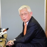 候補者公募について会見する泉房穂市長＝明石市役所
