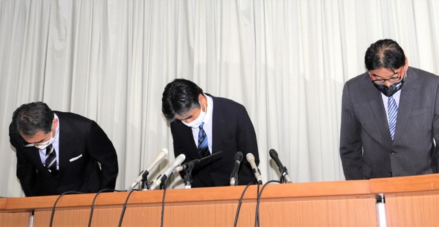 尼崎全市民の個人情報入りＵＳＢの紛失事案について謝罪するビプロジ－社幹部＝尼崎市役所
