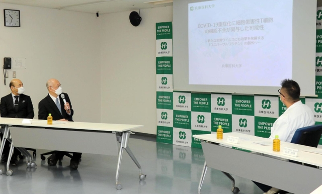 新型コロナウイルス感染症の重症化に関与するＣＴＬについて、研究成果を発表する兵庫医科大の研究チーム＝西宮市武庫川町、兵庫医科大