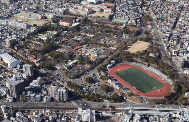 神戸市が大学誘致や施設の再整備に乗り出す王子公園＝１月、神戸市灘区　