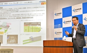 阪神高速神戸線京橋－摩耶間の補修工事について説明する吉田光市社長＝大阪市北区