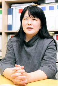裁判所による少年事件の記録廃棄問題について語るＮＰＯ法人クリアリングハウスの三木由希子理事長＝東京都新宿区