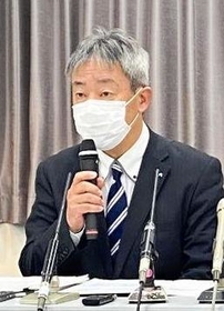 新幹線の安全性向上の取り組みについて説明するＪＲ西日本の込山哲也部長＝１２日午後、大阪市内