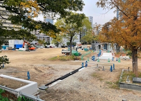 再整備中の東遊園地。今秋の一部開業が見送られた＝神戸市中央区