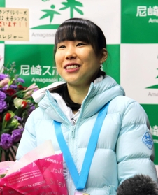 感謝状贈呈式で優勝の喜びや今後の抱負を語る三原舞依選手＝兵庫県尼崎市、尼崎スポーツの森