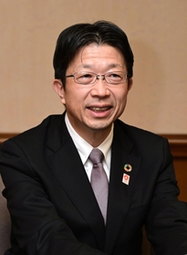 インタビューに答える阪急阪神ホールディングスの社長に就く嶋田泰夫氏＝大阪市北区芝田１（撮影・坂井萌香）