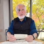 太平洋戦争で戦死した父の「ラブレター」を大切に保管する松崎洋祐さん＝宝塚市