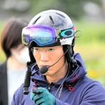 今は無人航空機などの開発に取り組む新明和工業の宮内空野さん＝静岡県静岡市清水区、富士川滑空場