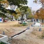 再整備中の東遊園地。今秋の一部開業が見送られた＝神戸市中央区
