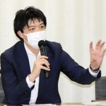 記者会見する「中皮腫・アスベスト疾患・患者と家族の会」担当者＝１４日午後、東京都千代田区