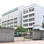 尼崎市立尼崎高校＝２０１９年５月、尼崎市上ノ島町１