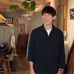 ゲストハウス「萬家」を営む朴徹雄さん＝神戸市灘区城内通４