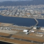 国際化が決まり、都心部との交通アクセスの強化が急務となっている神戸空港