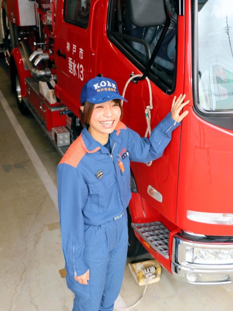 父親からは「信じた道を行けばいい」と助言された。山本奈緒さんは今、その道を進む＝神戸市垂水区舞多聞東１、垂水消防署
