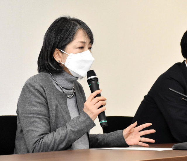 神戸地検尼崎支部に再捜査要請を退けられ、記者会見した有友裕子さん＝３０日午前、尼崎市内