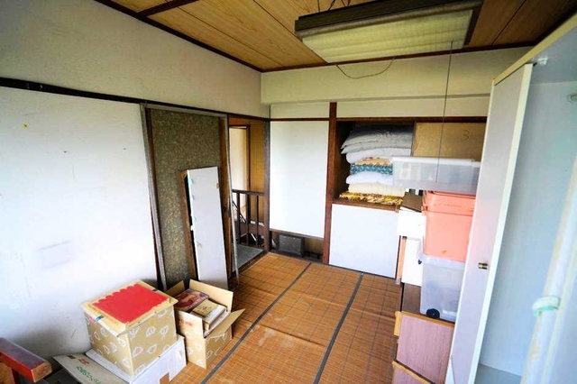 改修前の上の階＝明石市松が丘１