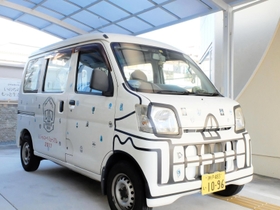 車も「１０-９６」（ドクロ）ナンバー。かつては通勤に使用、夫人も最近まで乗っていたというから驚きだ＝兵庫県尼崎市浜田町５