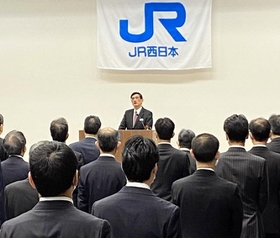 管理職向けに年頭の訓示をしたＪＲ西日本の長谷川一明社長＝４日午前、大阪市北区、ＪＲ西日本