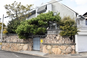 「特定抗争指定」で使用が禁止されている山口組総本部＝神戸市灘区