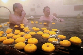 減少傾向にある銭湯。住民の貴重な交流の場でもある＝神戸市内