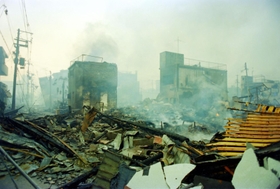 阪神・淡路大震災の火事で多くの建物が焼失した町＝１９９５年１月１８日、神戸市須磨区寺田町１