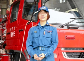 消防士だった父親と「同じ景色を見たい」と願い、夢をかなえた垂水消防署消防士長の山本奈緒さん＝神戸市垂水区舞多聞東１、垂水消防署