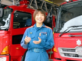 消防士だった父親と「同じ景色を見たい」と願い、夢をかなえた垂水消防署消防士長の山本奈緒さん＝神戸市垂水区舞多聞東１、垂水消防署