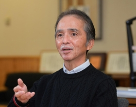 故中井久夫さんの教えや思い出などについて語る県こころのケアセンターの加藤寛センター長＝神戸市中央区脇浜海岸通１