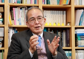 「中井先生から学んだことが、血となり肉となっている」と話す田中究さん＝神戸市北区山田町、ひょうごこころの医療センター