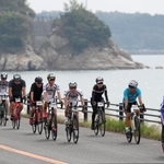 「淡路島ロングライド１５０」に参加したサイクリスト。島を一周するコースは通称アワイチと呼ばれる＝２０１８年９月