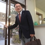 ２０２１年夏、新型コロナに感染し、一時危篤状態となった前田泰雅さん。奇跡的に回復し、一日一日をかみしめるように生きる＝姫路市幸町