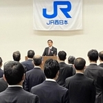 管理職向けに年頭の訓示をしたＪＲ西日本の長谷川一明社長＝４日午前、大阪市北区、ＪＲ西日本