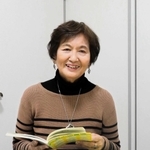 「活動を通して、女性がもっと自由に、伸びやかに暮らせる社会に変えていきたい」と語る正井礼子さん＝神戸市須磨区（ウィメンズネット・こうべ提供）