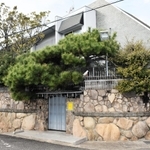 「特定抗争指定」で使用が禁止されている山口組総本部＝神戸市灘区