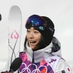 ソチ冬季五輪の女子モーグル予選で納得の滑りに笑顔がはじける上村愛子＝２０１４年２月、ロシア・ソチ
