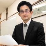 徳島県の中学生に、阪神・淡路大震災の経験を伝え続けている天王寺谷圭司さん＝徳島県鳴門市