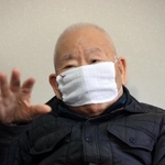 有本恵子さんが６３歳となる誕生日に、拉致被害者家族として歩んだ４０年を振り返る父明弘さん＝１２日午後、神戸市長田区