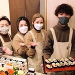 兵庫発の人気巻きずしを販売する「まねきマイスター工房八千代　銀座」＝東京都中央区銀座７