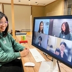 オンライン定例会でアトツギ仲間に近況を報告する小野未花子さん＝市川町近平