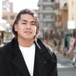 加賀亮さん。震災で亡くなった姉と同じ町に生まれ、育ってきた＝神戸市東灘区森南町１