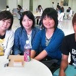 防災を学んでいた学生時代の前田さん（右から２人目）