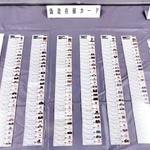 千葉県の製造拠点で見つかった大量の偽造在留カード（兵庫県警提供）