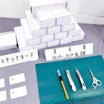 千葉県の製造拠点で見つかった偽造在留カードの材料や道具（兵庫県警提供）