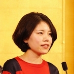 芥川賞受賞が決まった井戸川射子さん＝１９日夜、東京都千代田区