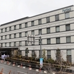 開業した「フェアフィールド・バイ・マリオット・兵庫但馬やぶ」の外観＝養父市八鹿町高柳