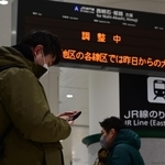 ダイヤが大幅に乱れたＪＲ各線＝２５日午前１０時４３分、ＪＲ三ノ宮駅
