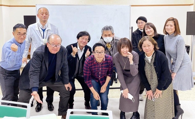 みんなのあま咲き放送局のメンバーら＝尼崎市内
