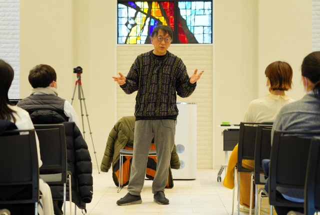 襲撃事件の状況や心境について語った宮台真司さん＝４日午後、神戸市中央区加納町２